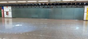 Empty, at Nou d'Octubre station